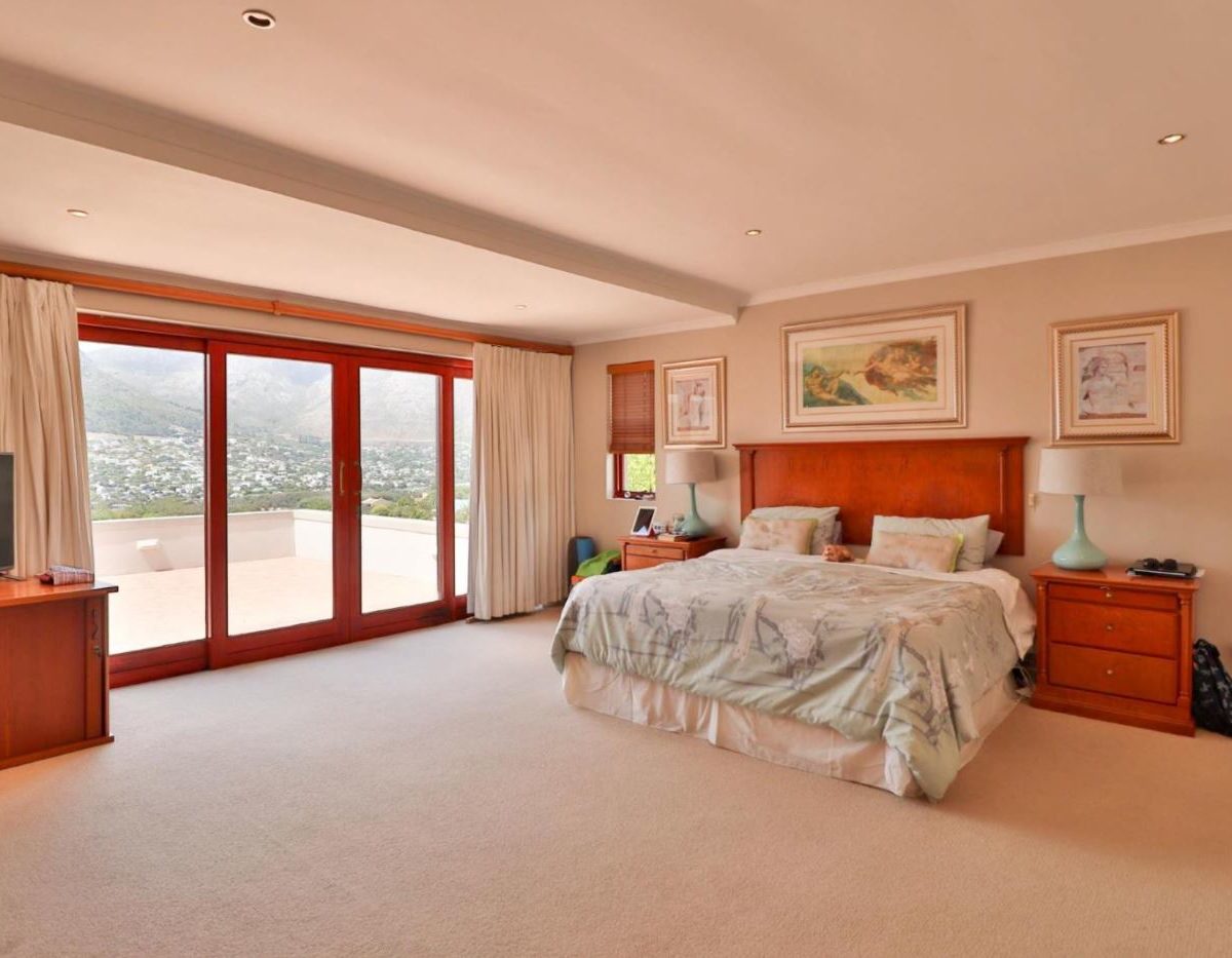 Hout Bay, Kronenzicht. Dual living home for sale.