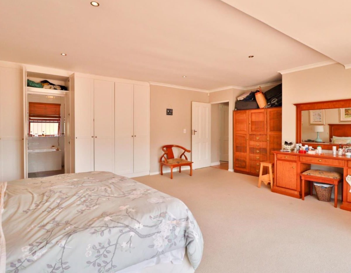 Hout Bay, Kronenzicht. Dual living home for sale.