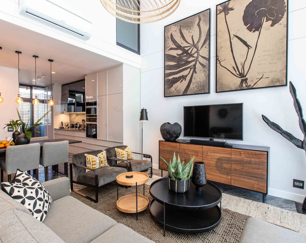 Sea Point apartment, property for rent in Sea Point, Atlantic Seaboard, Cape Town. South Africa.